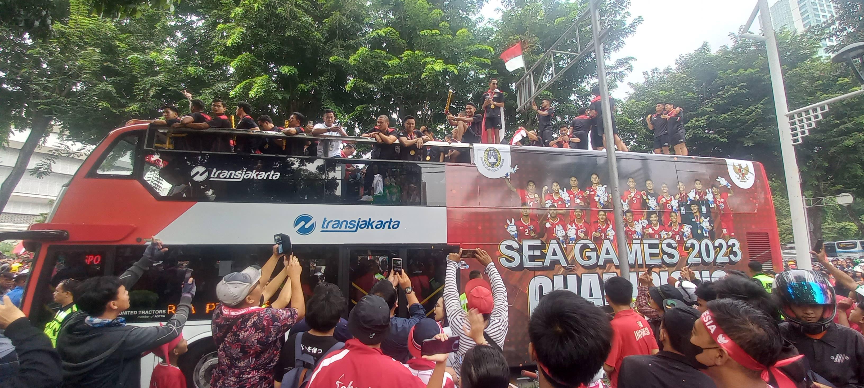 Timnas-Sepak-Bola-Indonesia-U-22-tiba-di-depan-Gedung-Kemenpora.jpg