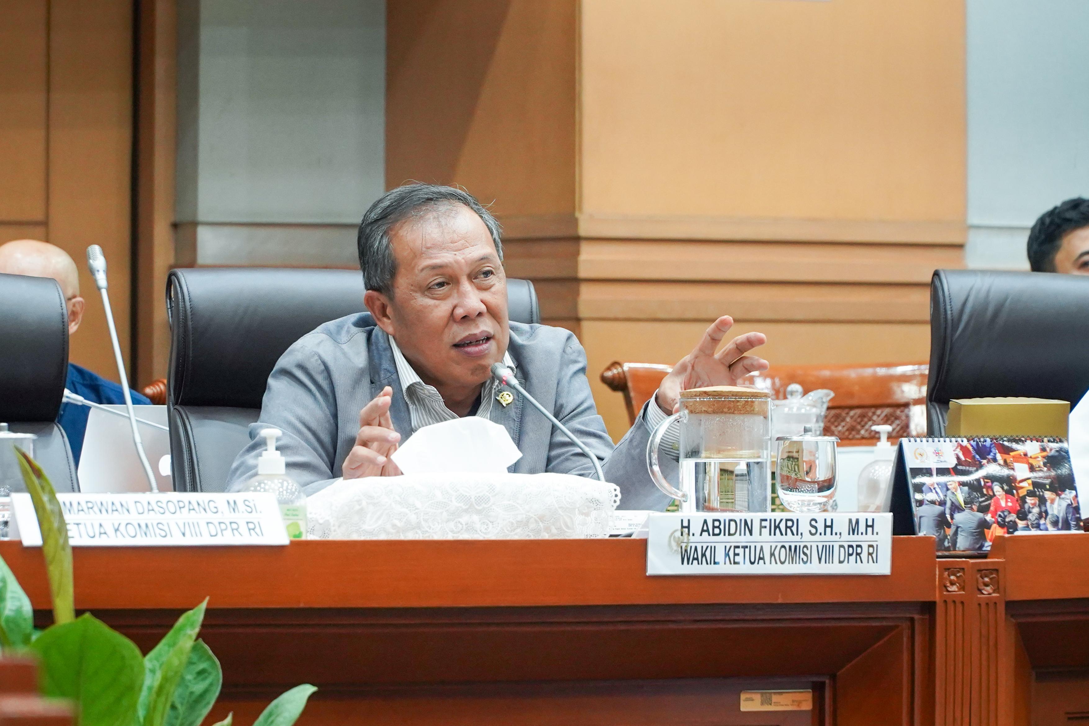 Wakil-Ketua-Komisi-VIII-DPR-RI-Abidin-Fikri.jpg