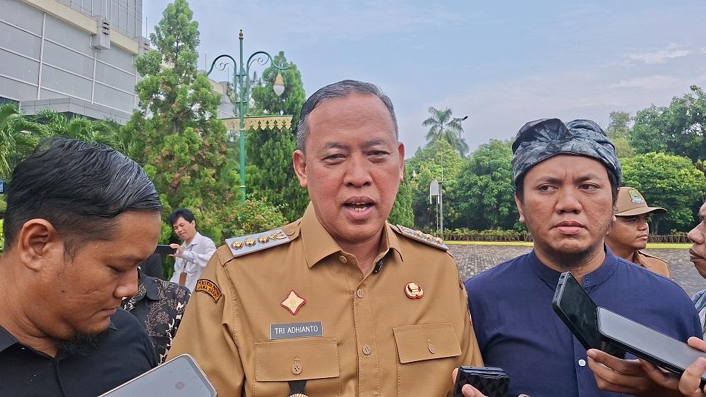 Wali-Kota-Bekasi-Tri-Adhianto-sebut-pihaknya-akan-larang-pelajar-bawa-dan-pakai-HP.jpg