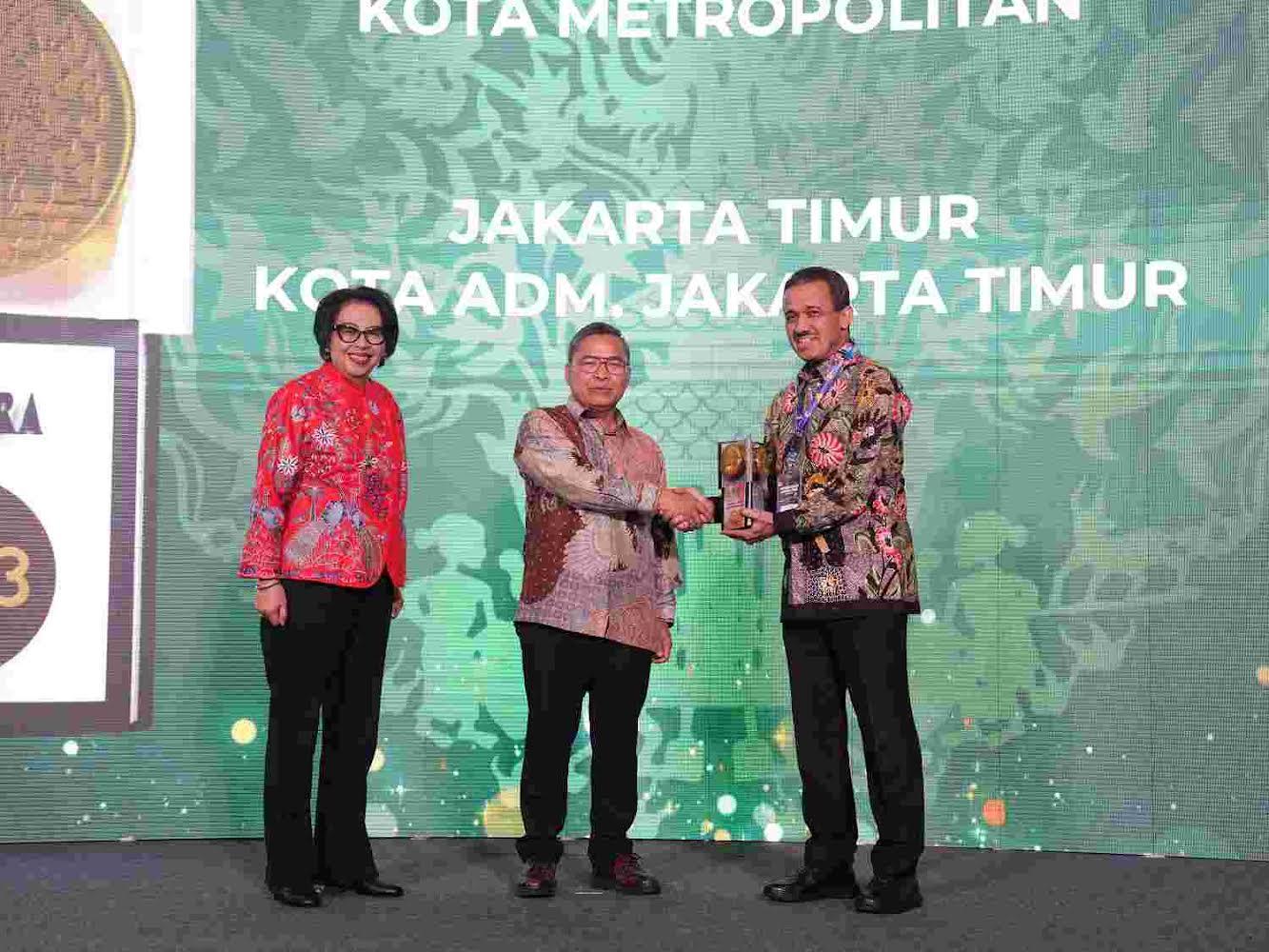 Pemkot Jakarta Timur Raih Piala Adipura Kategori Kota Metropolitan Dua Tahun Berturut-turut