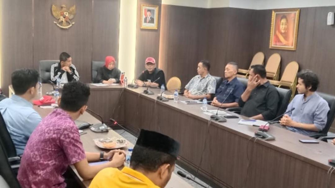 Warga-Kwini-Senen-Mengadu.jpg