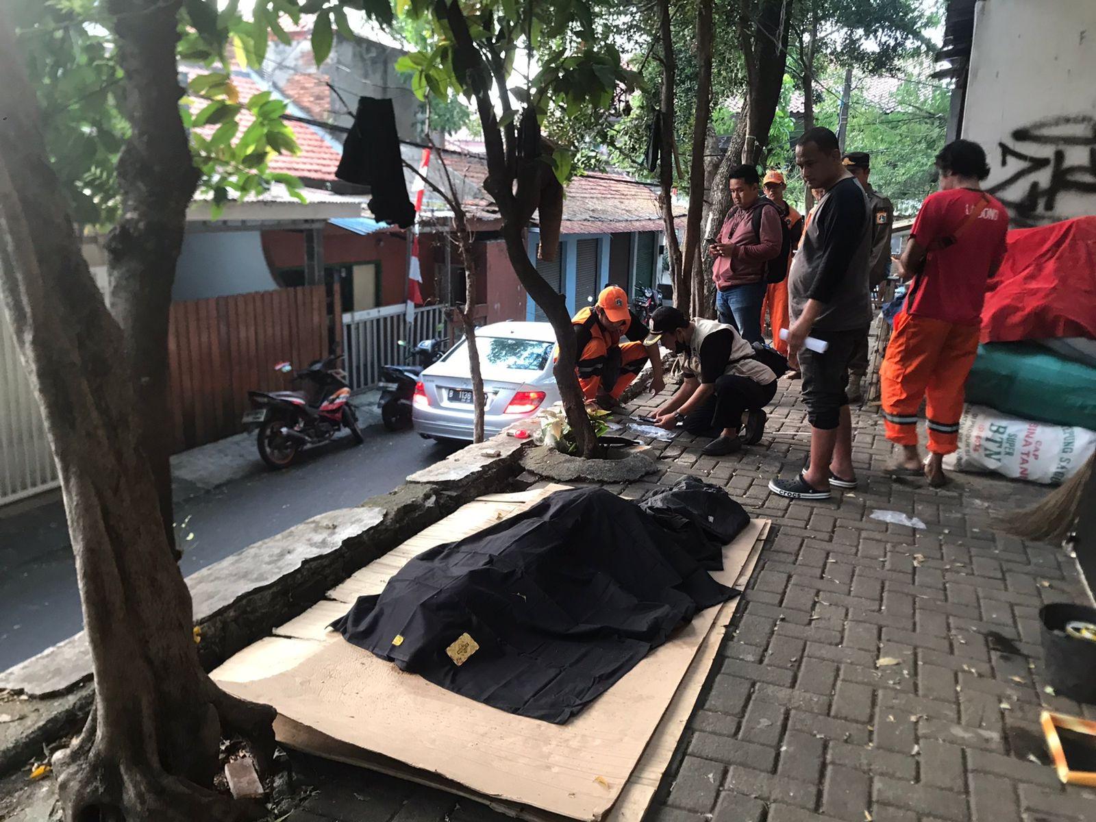 Warga-yang-beraktivitas-di-sekitar-Pasar-PSPT-digegerkan-dengan-penemuan-mayat.jpg