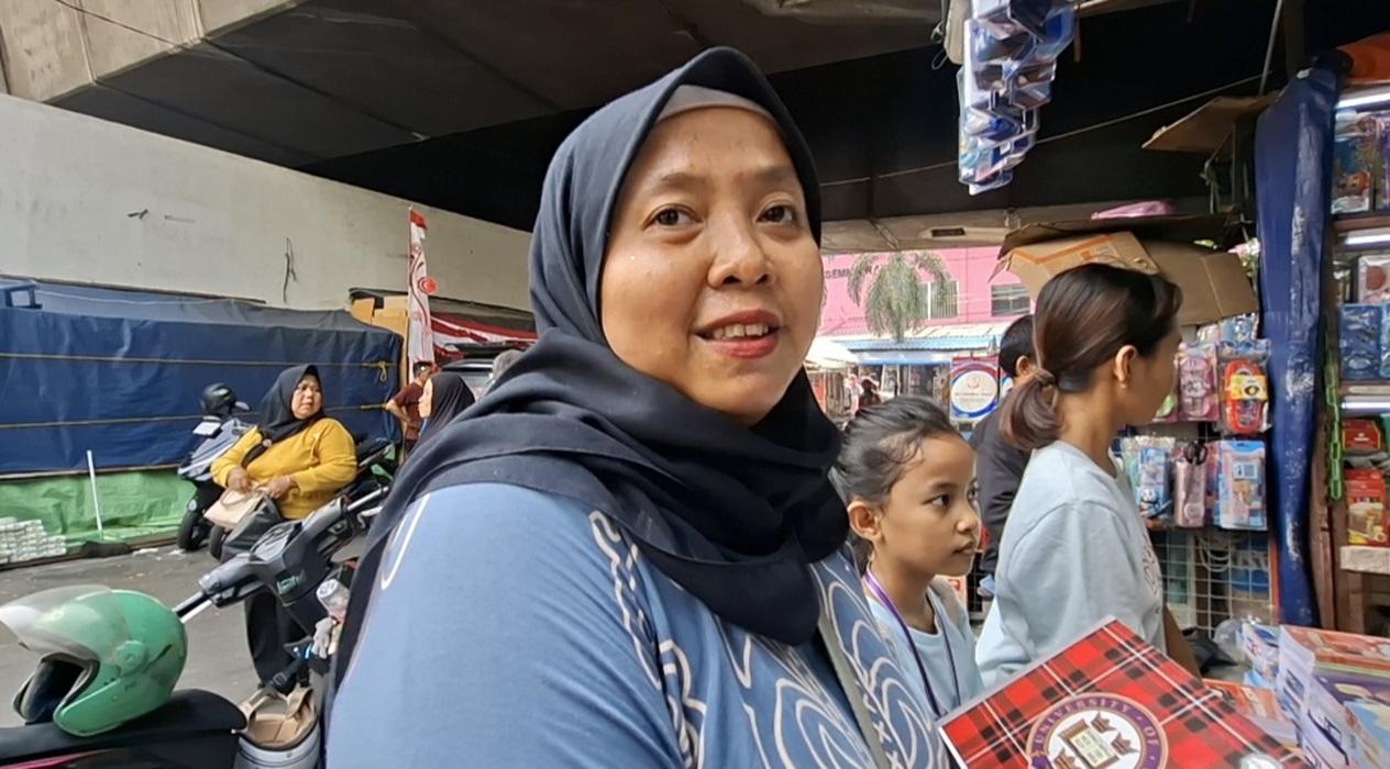 Cerita Emak-emak Berburu Peralatan Sekolah di Pasar Asemka, Siapkan Rp1 Juta Pun Belum Tentu Cukup - Wartakotalive.com