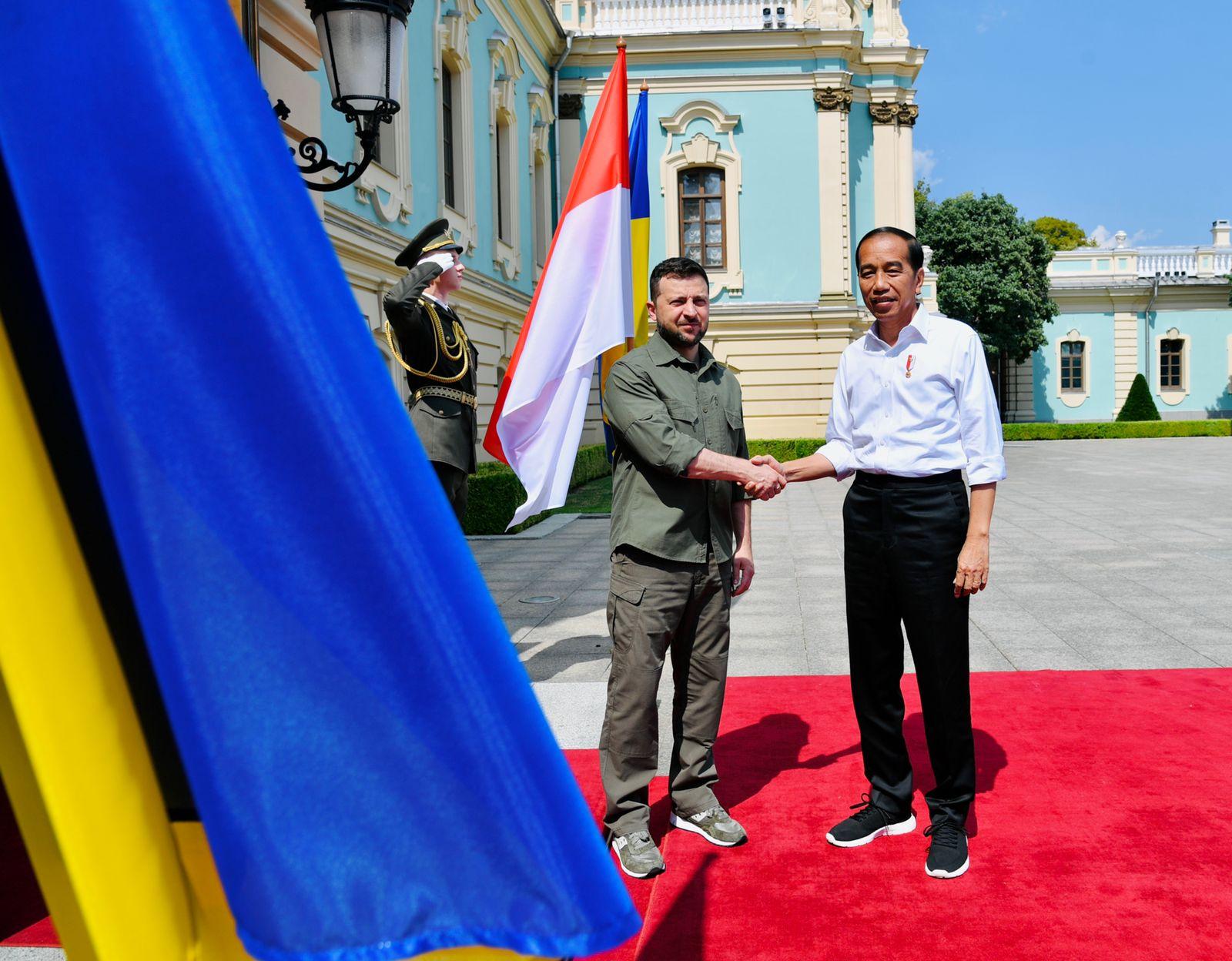 Zelenskyy-dan-Jokowi-melakukan-pertemuan-di-Ukraina.jpg