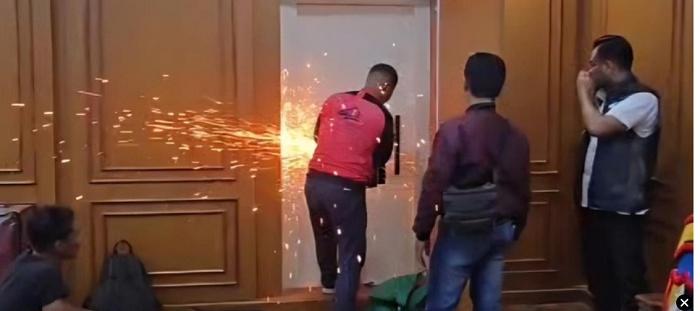 Dipanggil Polisi, Ahli Kunci Asal Bogor Diminta Buka Brankas Berisi Emas 74 Kg - Wartakotalive.com