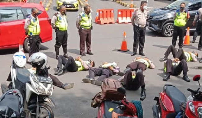 Luruskan Informasi soal Foto Polantas Dijemur, Kombes Sambodo: Bukan Pungli, Mereka Tak Apel Pagi