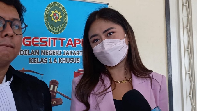 ayu-thalia-saat-ditemui-di-pengadilan-negeri-jakarta-utara.jpg