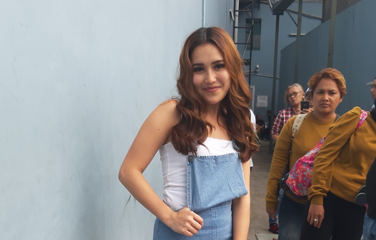 Dua Warga Depok Positif Terjangkit Corona, Ayu Tingting Terperanga dan Bilang Begini