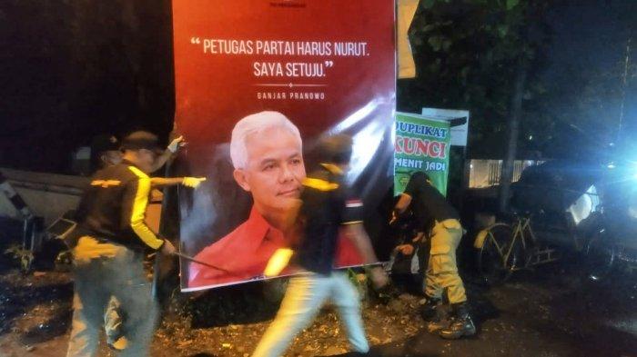 Bikin Ganjar Tak Nyaman, Baliho Ganjar Pranowo 'Petugas Partai' di Semarang Dibongkar Satpol PP
