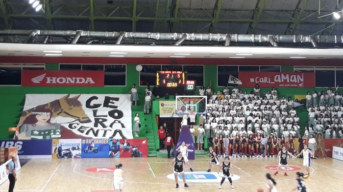 Baliho Raksasa di DBL Jakarta Championship Series, Cara Murid Santa Ursula Dukung teman-temannya