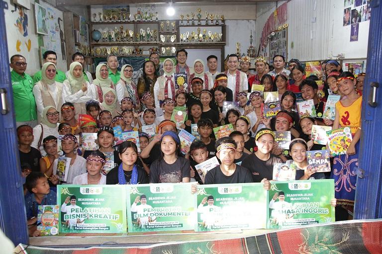Rangkaian Harlah ke-28, PKB Beri Beasiswa Jejak Nusantara untuk Siswa Arus Kualan Kalbar - Wartakotalive.com