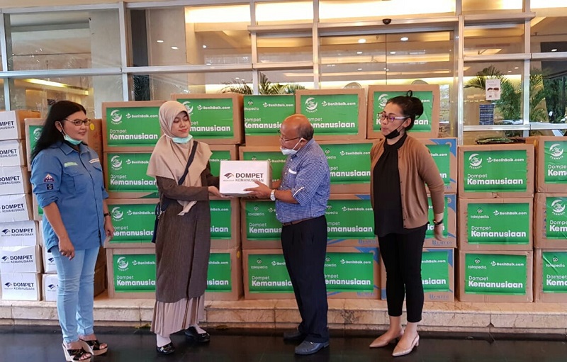 BenihBaik.com Salurkan Donasi dari Pengguna Tokopedia pada Media Group untuk Bantu Pengadaan APD