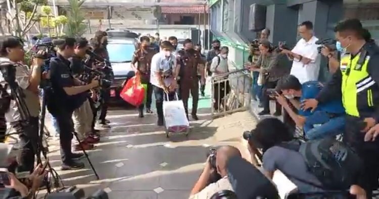 berkas-fery-sambo-diserahkan-ke-pengadilan-negeri-jakarta-selatan.jpg