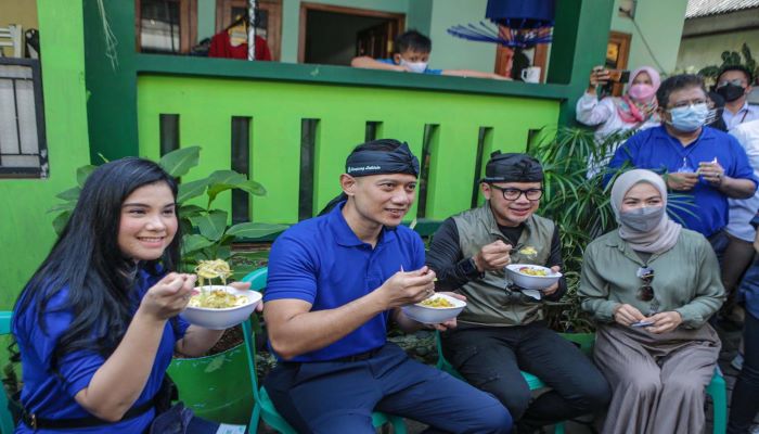 AHY ke Kampung Labirin Babakan Pasar Kota Bogor, Bima Arya Ajak Santap Laksa dan Tutug Oncom
