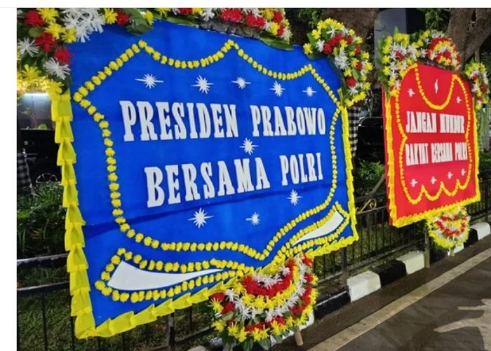 Jangan Mundur", Pesan di Balik Karangan Bunga untuk Polri - Wartakotalive.com