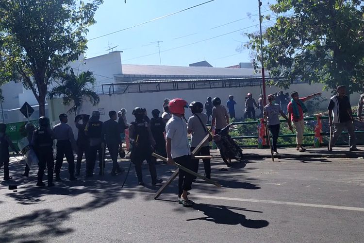 demo-polres-pamekasan3.jpg