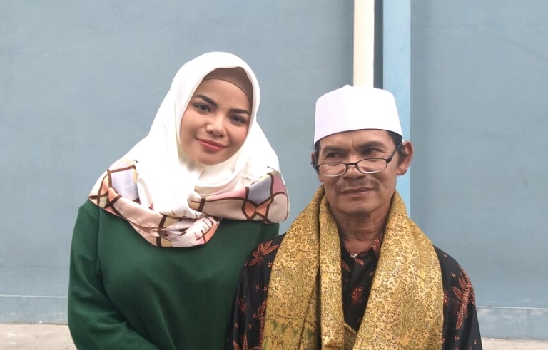 Biasanya Memakai Busana Seksi dan Minim, Dinar Candy Kini Mengenakan Hijab Selama Berpuasa