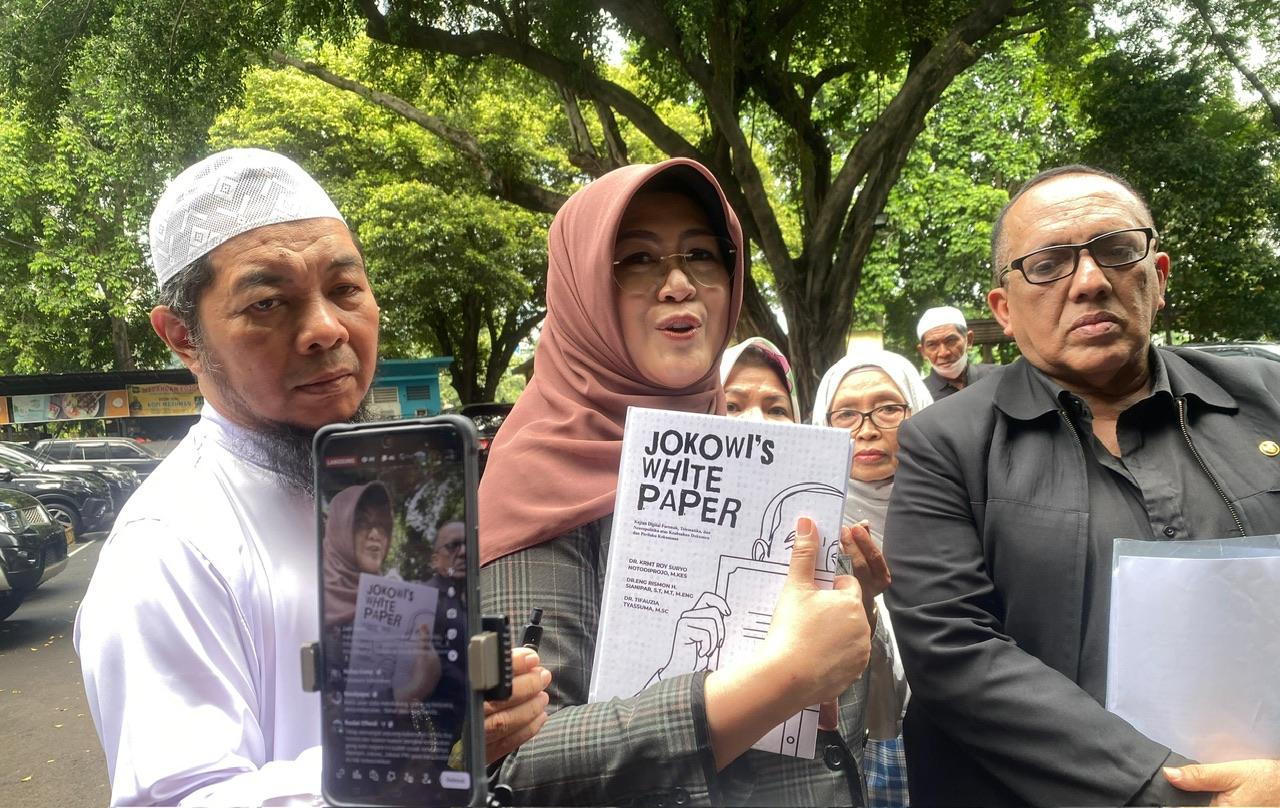 dr-Tifauzia-Tyassuma-memenuhi-panggilan-penyidik-Polda-Metro-Jaya-Kamis-2182025.jpg