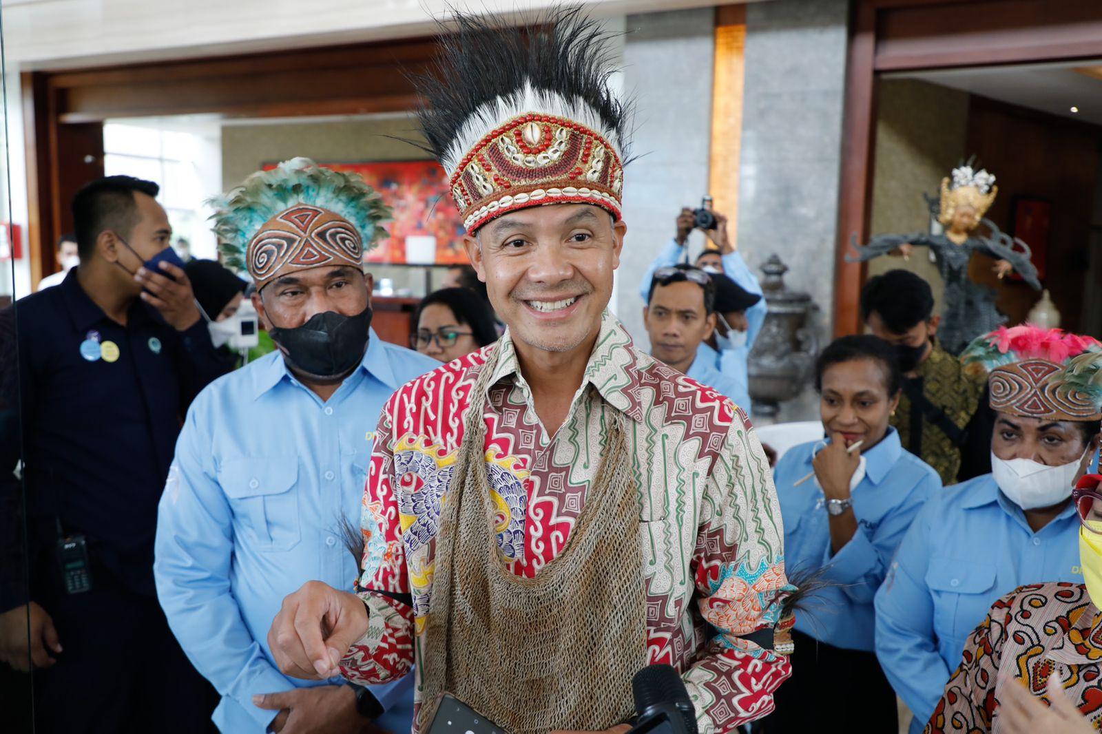 Komitmen Gunakan Produk Dalam Negeri, Ganjar Instruksikan Kepala Daerah se-Jateng Pakai Aspal Buton