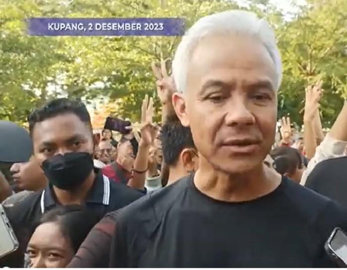 Ganjar Pranowo Blusukan ke Pasar Inpres Kupang, Dengarkan Curhat Warga Sampai Borong Sayur dan Gula