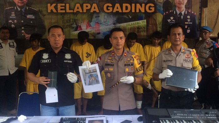 VIDEO: Komplotan Maling Modus Congkel Mobil Ditembak Petugas Karena Melawan