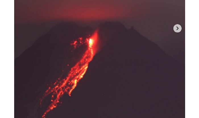 gunung-merapi-muntahkan-lava-pijar-128-kali.jpg