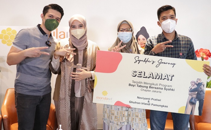 Zaskia Sungkar dan Irwansyah Berikan Hadiah Paket Program Bayi Tabung