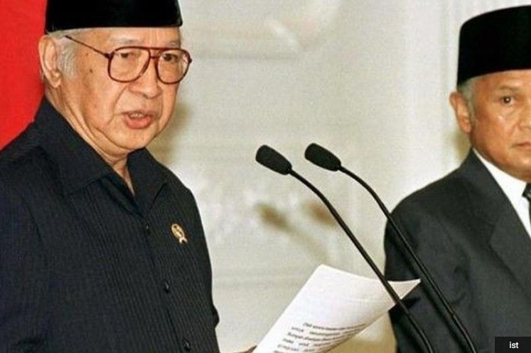 jelang-soeharto-mundur.jpg