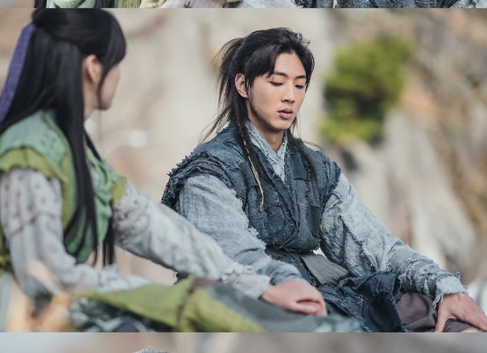 Aktor Ji Soo Berlutut dan Minta Maaf kepada Korban-korban Bullying di Sekolah