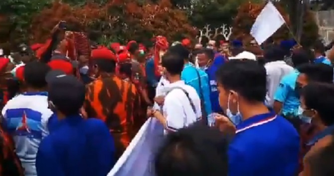 Hendak Bubarkan KLB, Kader Demokrat Dihadang Ormas Pemuda Pancasila, Andi Arief Ngadu ke Mahfud MD