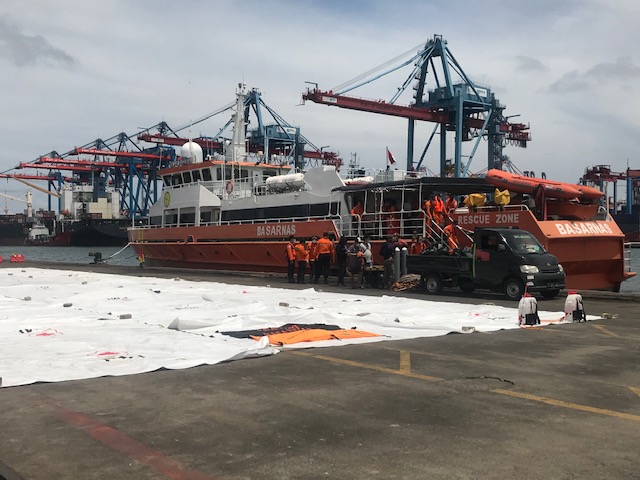 Basarnas Temukan 10 Kantong Bagian Tubuh Penumpang Sriwijaya Air SJ182 dan 16 Kantong Puing Pesawat