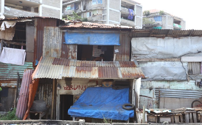 kawasan-kumuh-di-bantaran-rel-ka.jpg