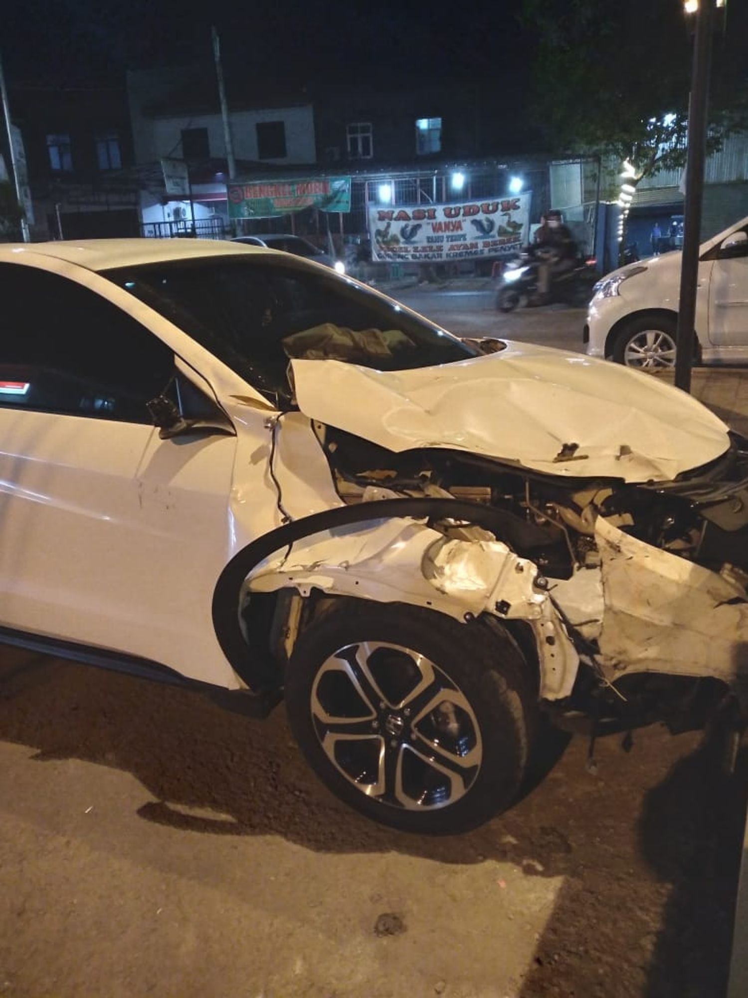 Dua Mobil Tiga Motor Terlibat Kecelakaan Beruntun di Pasar Kranggan, Empat Orang Kritis