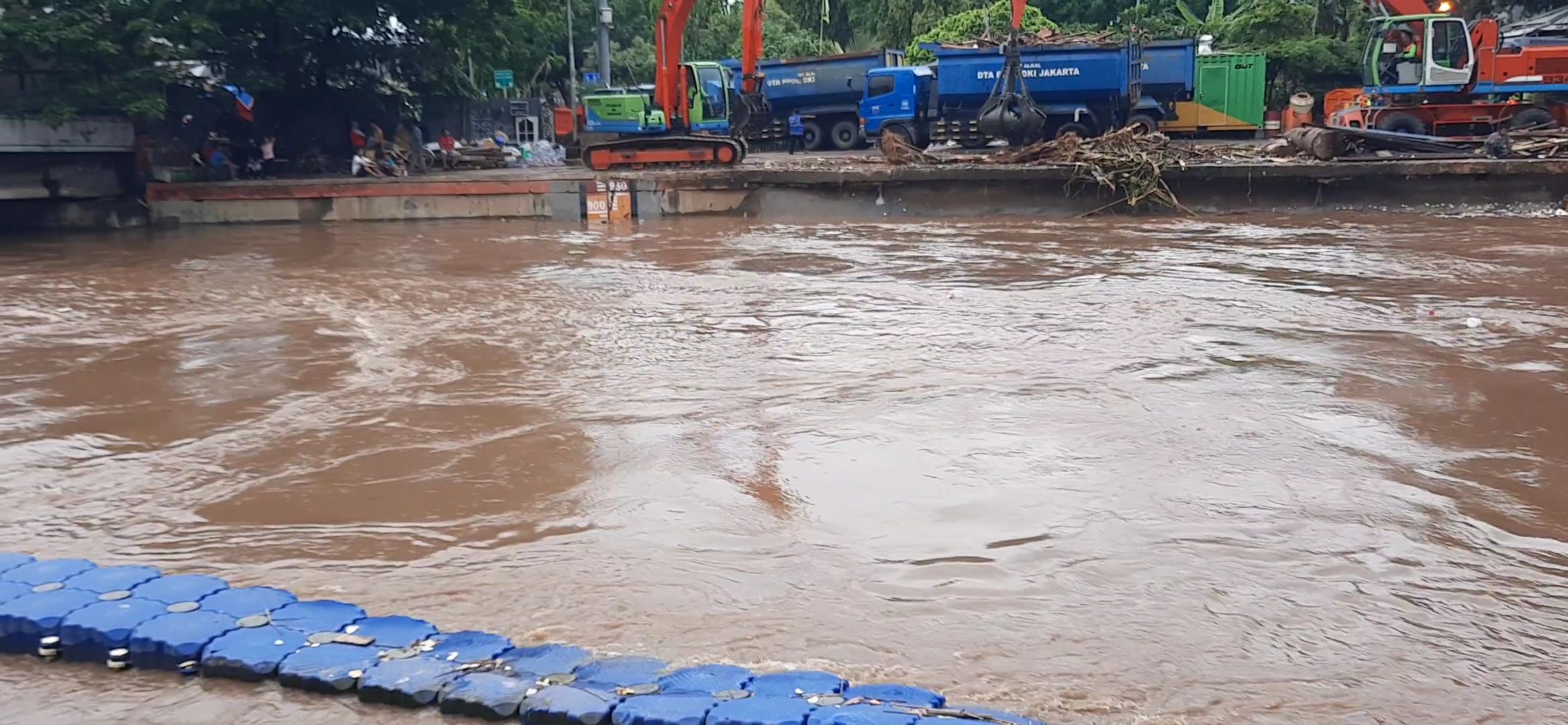 Sampah di Pintu Air Manggarai Didominasi Sampah Rumah Tangga