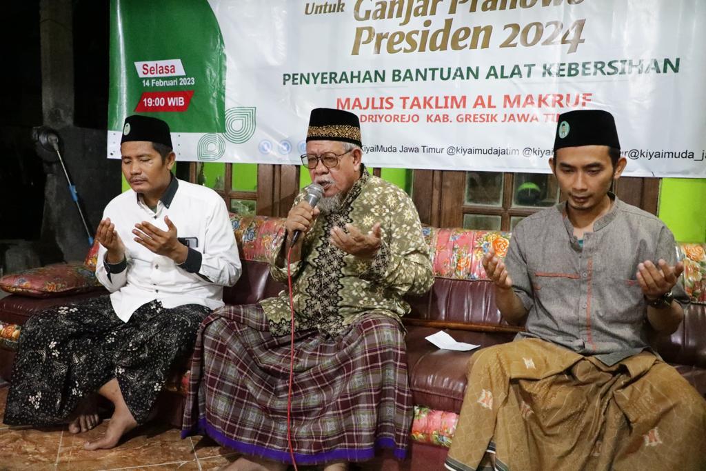 Senangnya Jemaah di Driyorejo Gresik Terima Bantuan dari KMJ: Kami Betul-betul Membutuhkan