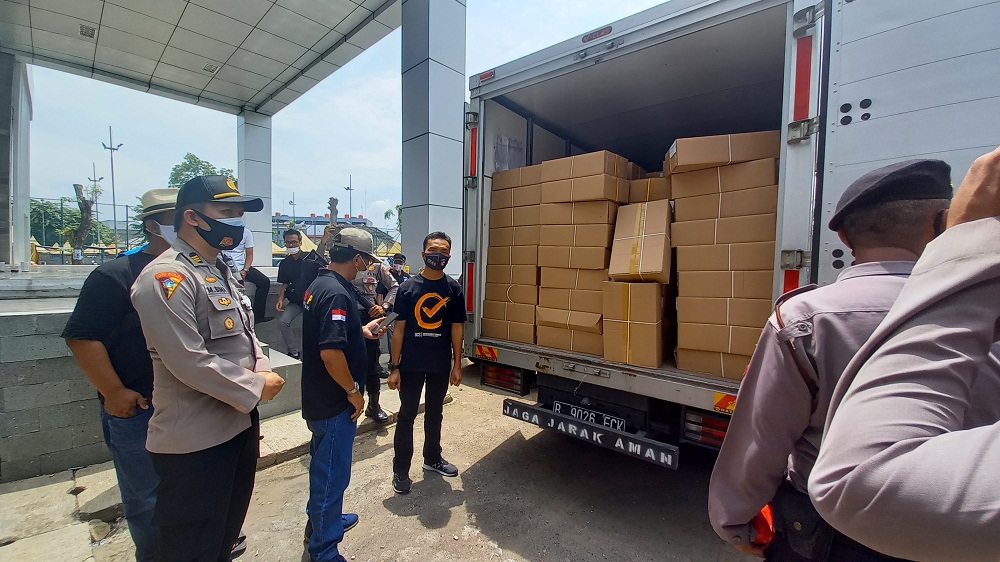 kpu-kabupaten-karawang-menerima-logistik-surat-suara-pilkada-karawang.jpg