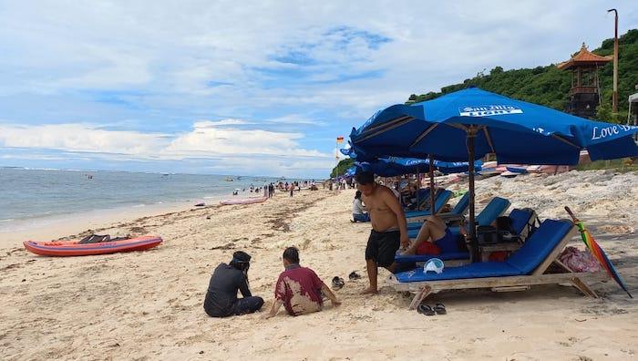 Libur Natal dan Tahun Baru, Sri Boyong Keluarga ke Pantai Pandawa Bali, Ini Kelebihannya