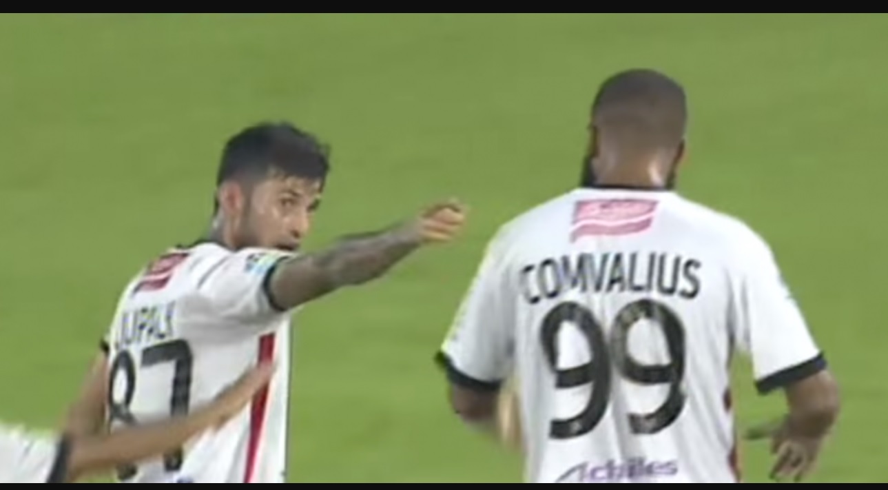 Ini Penjelasan Lilipaly Soal Adu Jotos dengan Comvalius