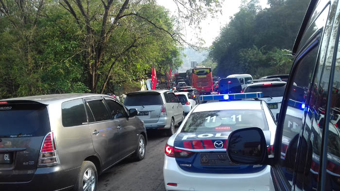 macet-di-jalan-cikuasa-atas-cilegon-terkait-hut-ke-72-tni_20171005_083738.jpg