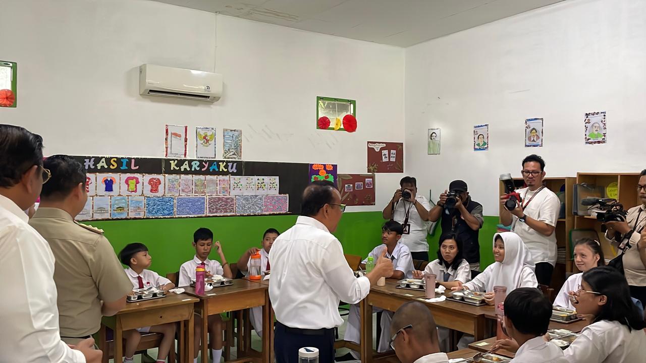 Makan Bergizi Gratis di SLB Cahaya Jaya Jakut Tak Ada Susu, Begini Alasannya