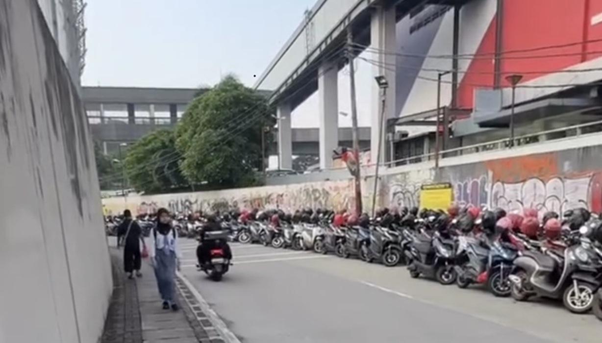 Ternyata Parkir Resmi, Ada Kesalahan Pola Parkir di Akses MRT Lebak Bulus Jaksel hingga Bikin Macet