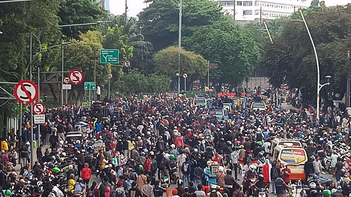 Demo FPI, PA 212 dan GNPF Ulama Berujung Kerusuhan, Denny Siregar: Bagian dari Proposal Supaya Cair