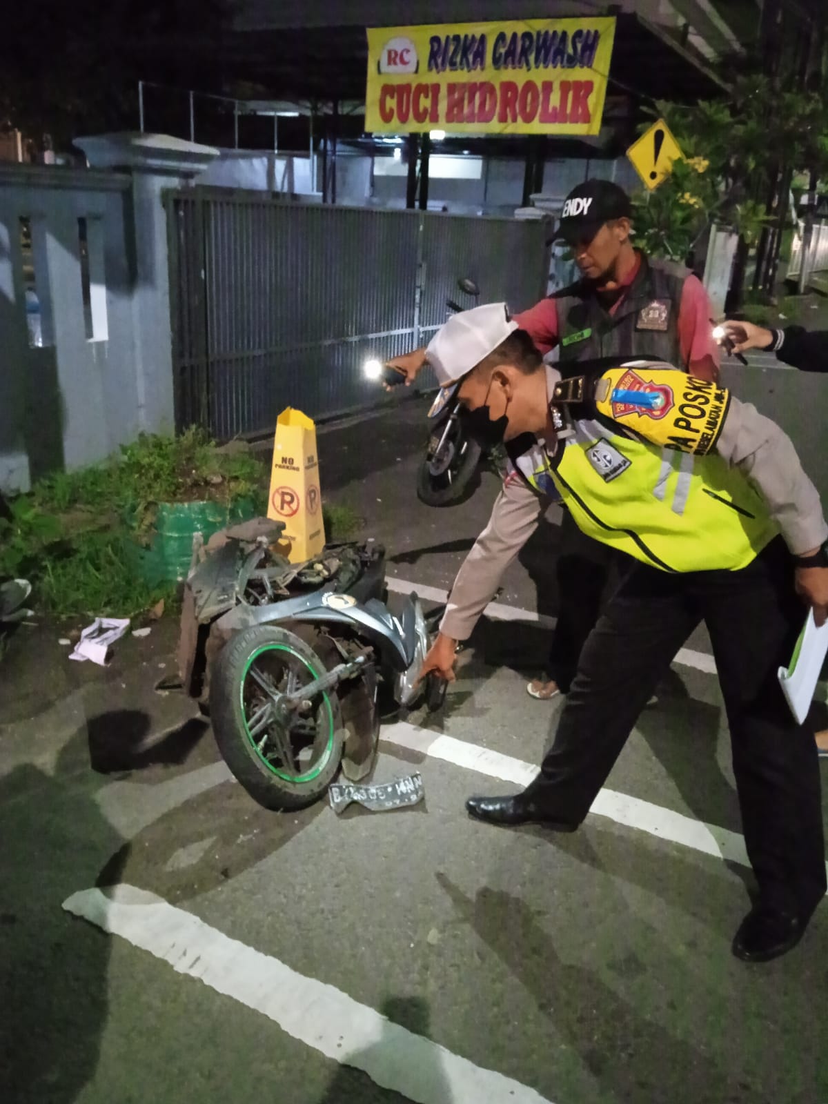 motor-korban-kecelakaan-di-jalan-boulevard-taman-galaksi.jpg