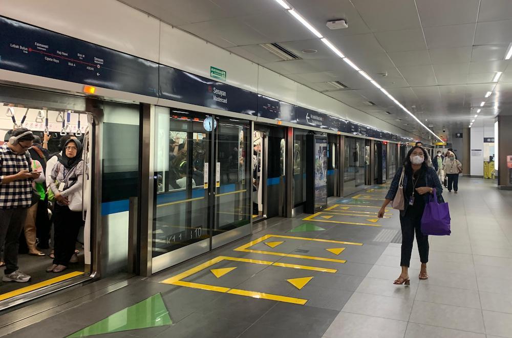 mrt-senayan1.jpg