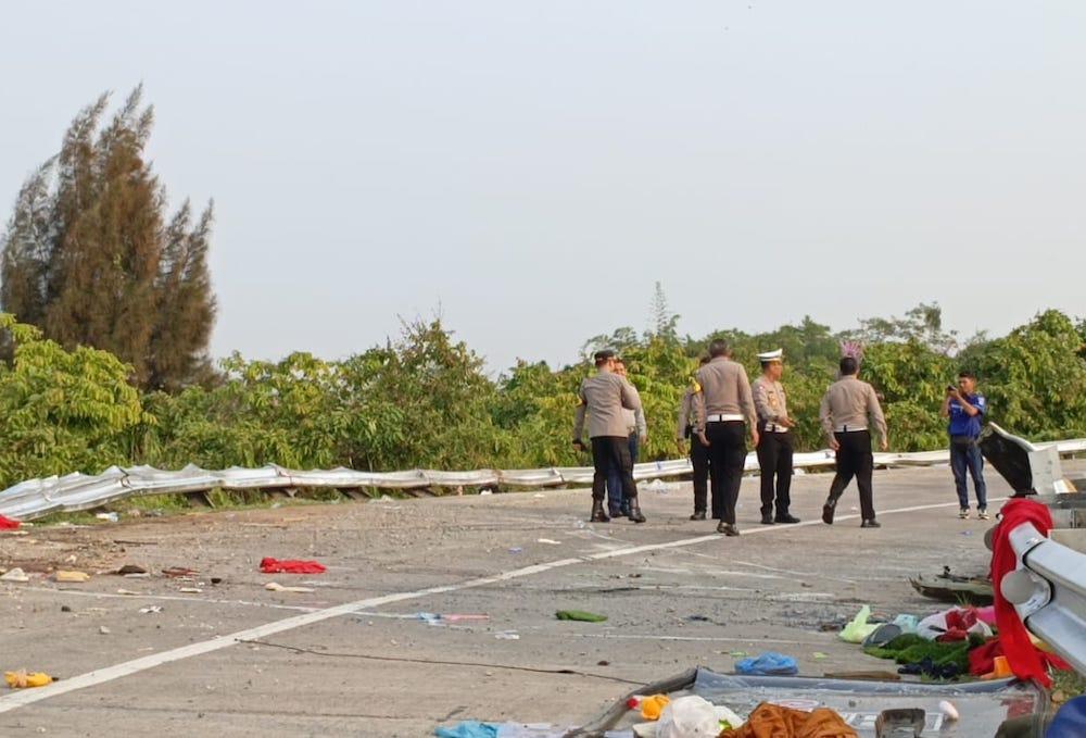 Polisi Lakukan Olah TKP Kecelakaan Bus Handoyo dengan Alat 3D Scanner