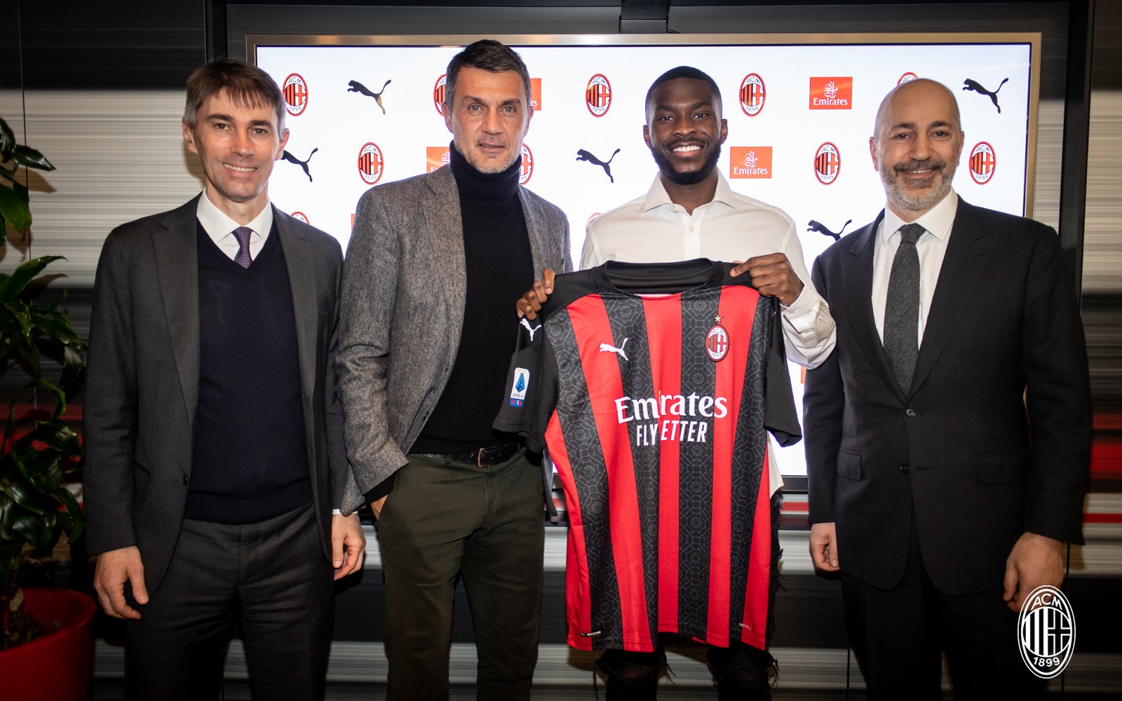 paolo-maldini-dan-fikayo-tomori.jpg