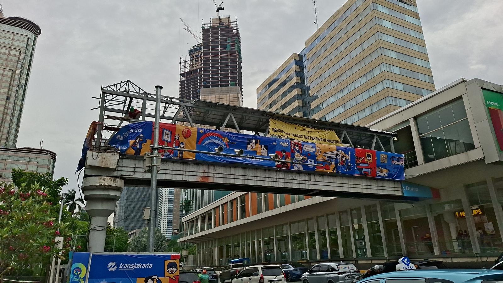 pembangunan-Jembatan-Penyebrangan-Orang-JPO-Sarinah-di-Jalan-MH-Thamrin.jpg