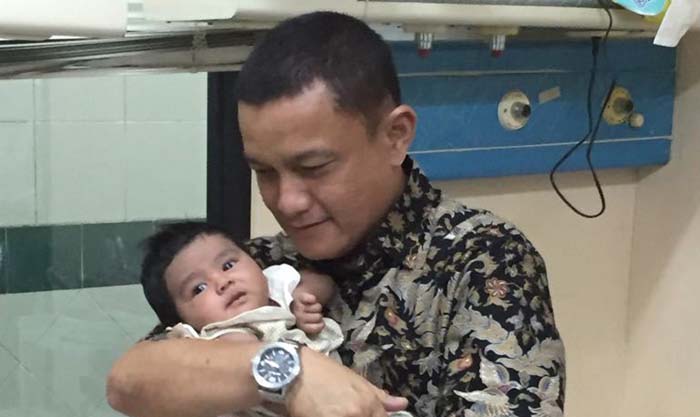 Warga Palmerah Temukan Bayi dalam Kardus di Gang, Kondisinya Masih Wangi Bedak