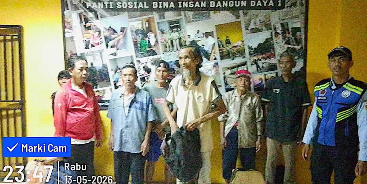 Satpol PP Tertibkan PPKS di Mampang Prapatan, Mayoritas Peminta Sumbangan Jalanan