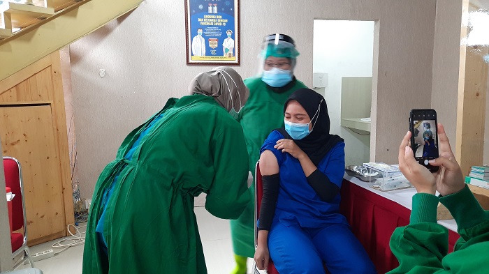perawat-divaksinasi-virus-corona1171.jpg